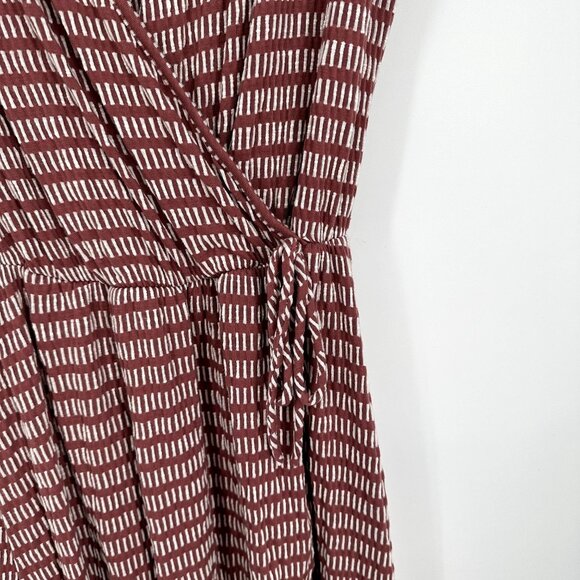 Caution to the Wind Dress Wrap Size Medium Maroon & White Midi - Picture 5 of 7